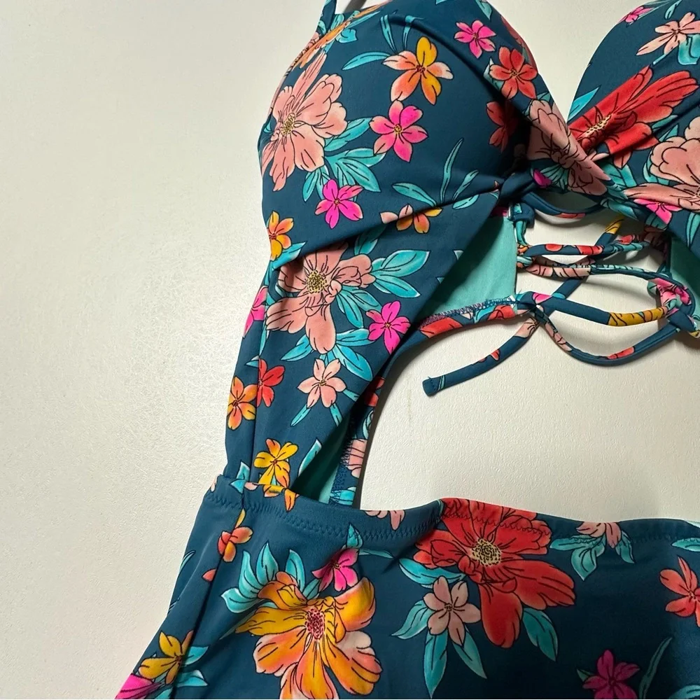 Shade Shore size‎ 38B one piece swimsuit.cut out middle tie, neck lace up back